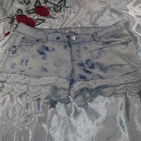 Aeropostale sweatpants and No Boundaries Shorts - Picture 4 of 7